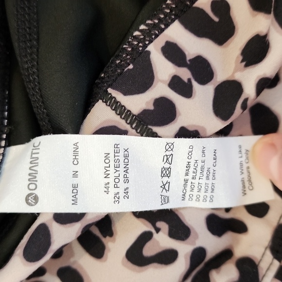 Leopard print womens leggings/Capri size XL athletic wear - Picture 4 of 6